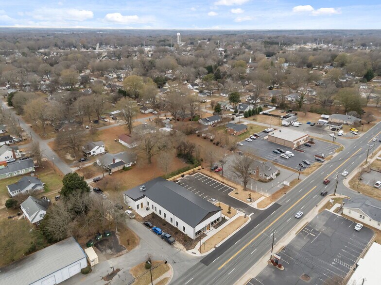 More Photos Of 1484 Dale Earnhardt Blvd, Kannapolis Freestanding For Lease