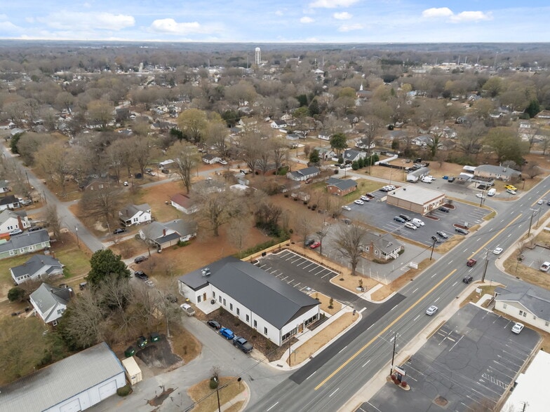 More Photos Of 1484 Dale Earnhardt Blvd, Kannapolis Freestanding For Lease