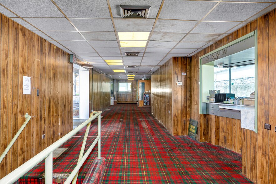 More Photos Of 532 E Walnut St, Springfield Freestanding For Sale