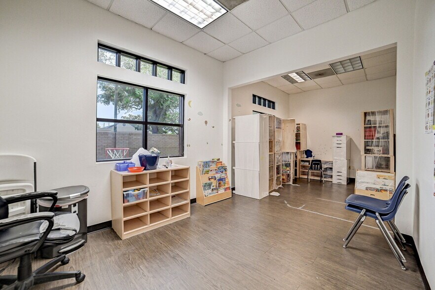 More Photos Of 2515 Cordes Dr, Sugar Land General Retail For Sale