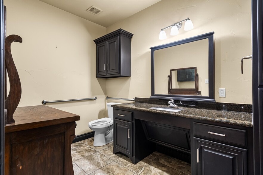 More Photos Of 1208 N Industrial Blvd, Pilot Point Industrial For Sale