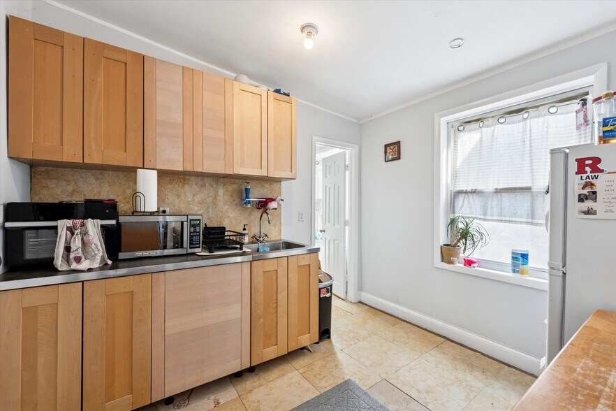 More Photos Of 1353 Christian St, Philadelphia Multifamily For Sale