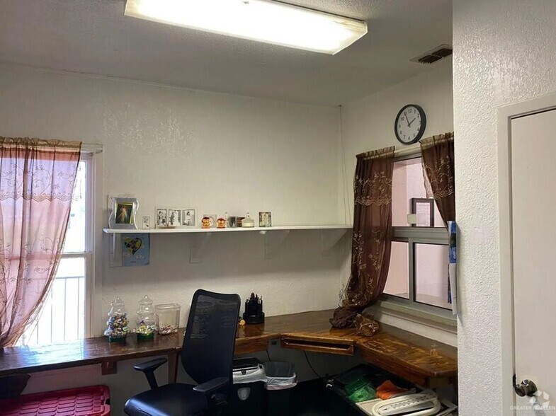 More Photos Of 104 N Texas St, Rio Grande City Specialty For Sale