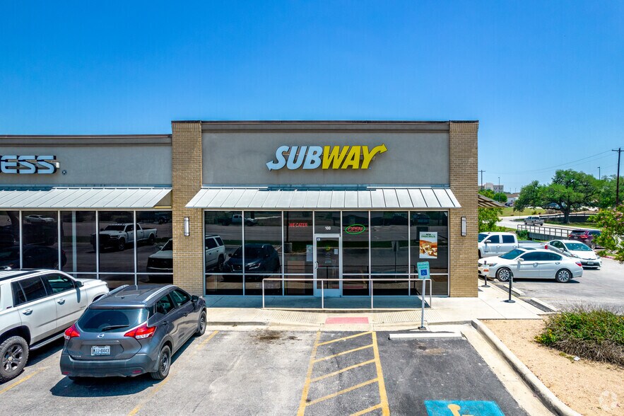 More Photos Of 131 Business Park Dr, Kenedy Storefront Retail Office For Lease