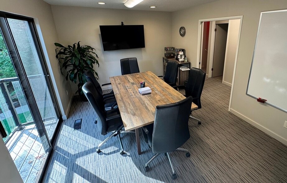 More Photos Of 4160 Commercial St SE, Salem Office For Lease