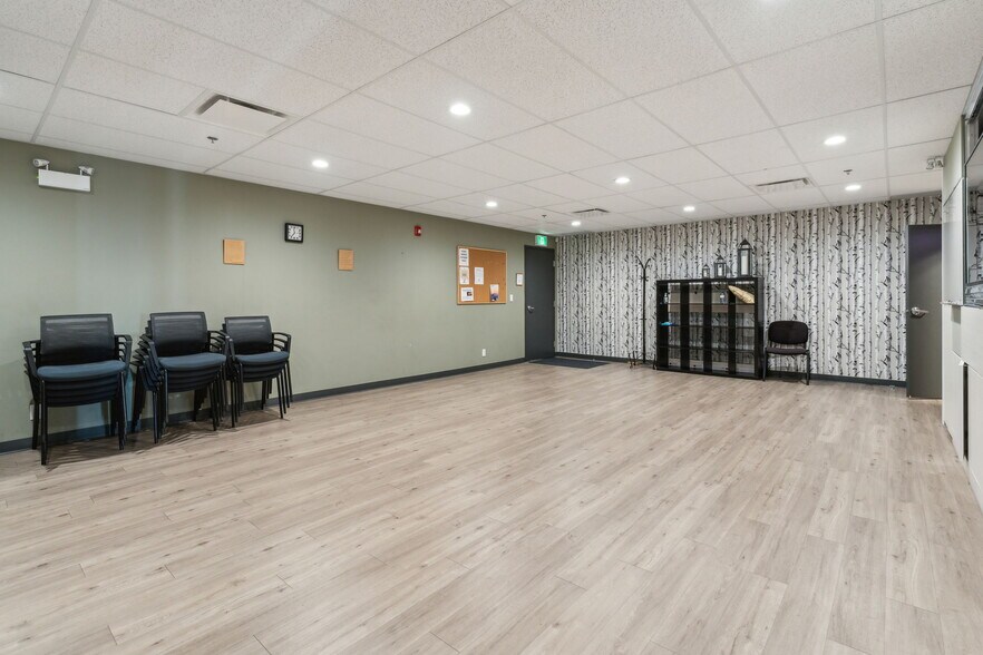 More Photos Of 7005 Fairmount Dr SE, Calgary Medical For Sale