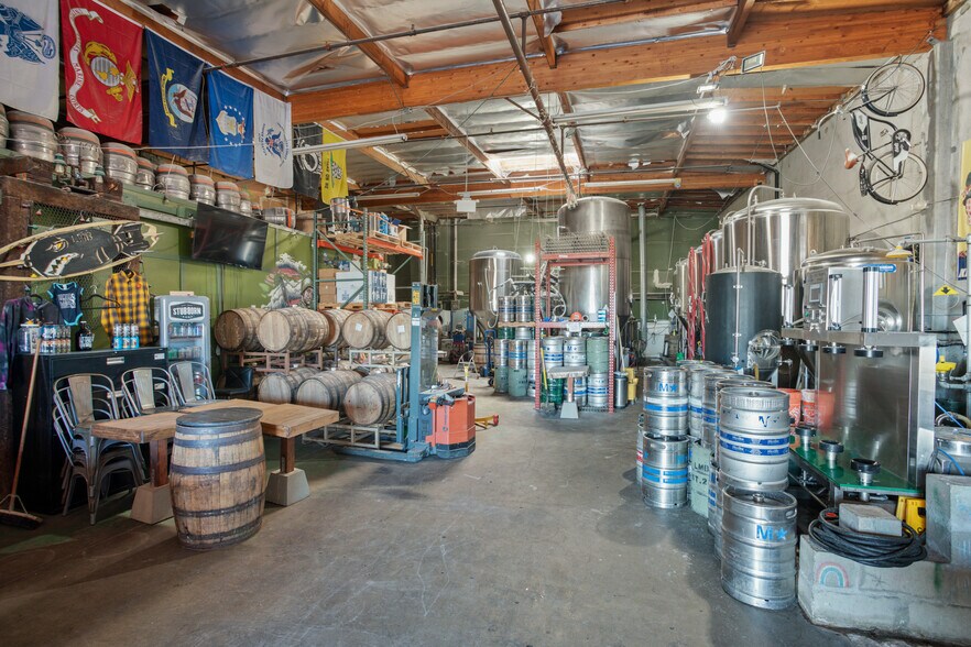 More Photos Of 7949 Stromesa Ct, San Diego Warehouse For Lease