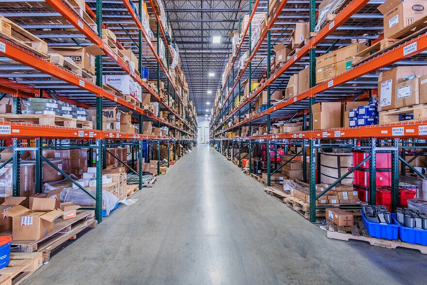 More Photos Of 11800-11900 N Lakeridge Pky, Ashland Distribution For Lease