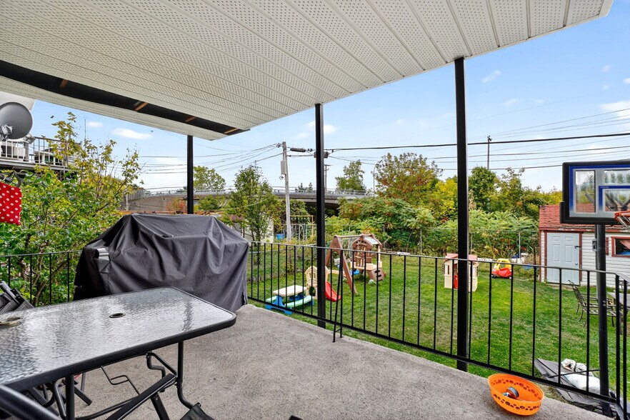 More Photos Of 31 Rue Northview, Montréal-Ouest Multifamily For Sale