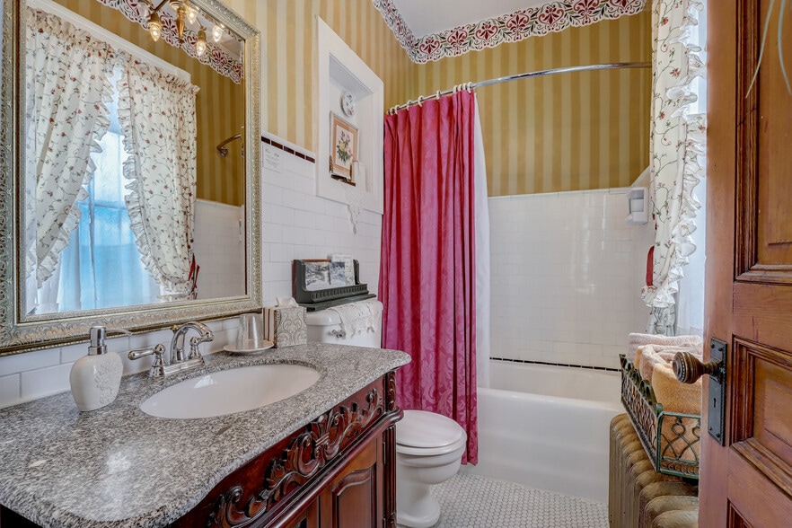 More Photos Of 3209 W Wells St, Milwaukee Hospitality For Sale