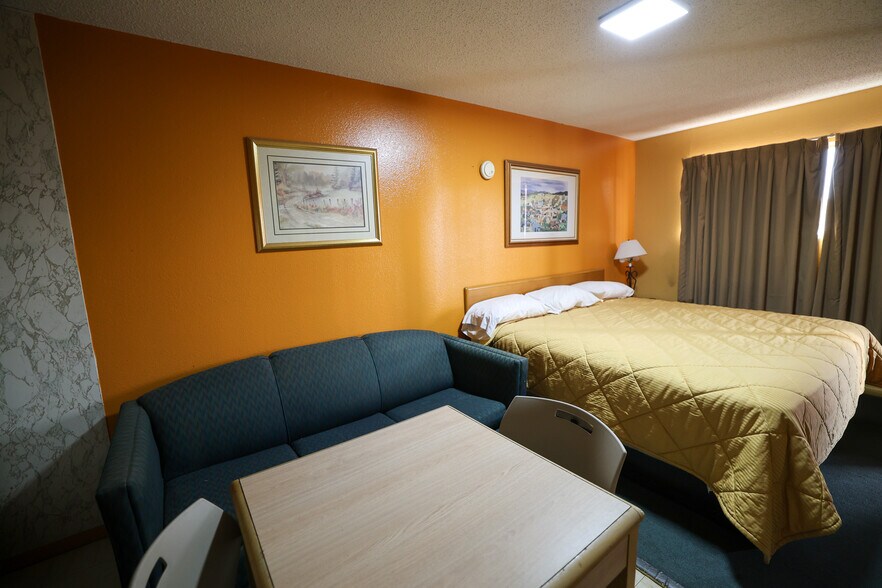 More Photos Of 205 E Broadway St, Fritch Hotel For Sale