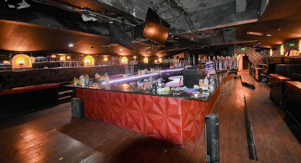 More Photos Of 414-416 E Baltimore St, Baltimore Bar For Sale