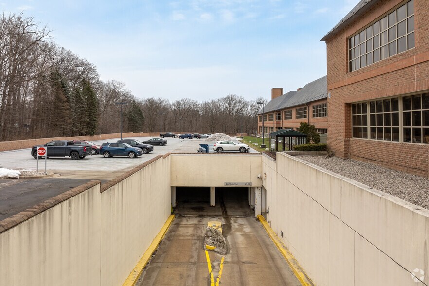 More Photos Of 27777 Inkster Rd, Farmington Hills Office For Lease