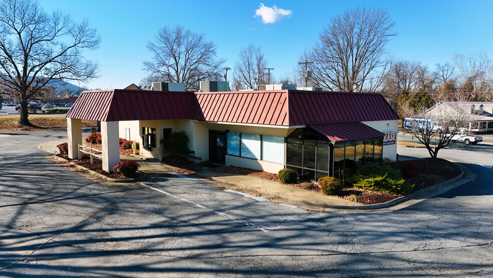 Primary Photo Of 105 New House Dr, Charlottesville Restaurant For Lease