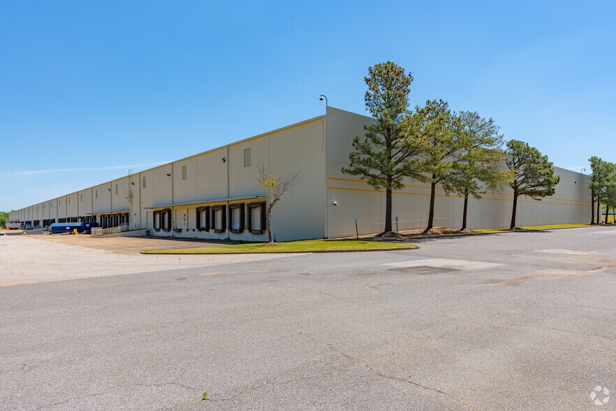 More Photos Of 3300 Jet Cv, Memphis Warehouse For Lease
