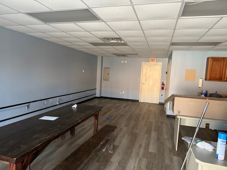 More Photos Of 5674 Cleaves Dr, Arlington Office For Lease