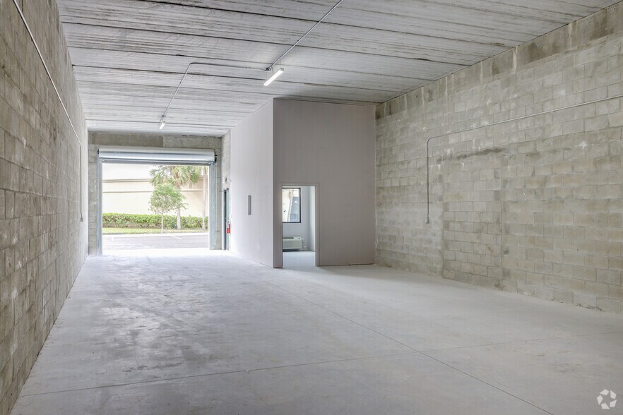 More Photos Of 310 N Wickham Rd, Melbourne Warehouse For Lease