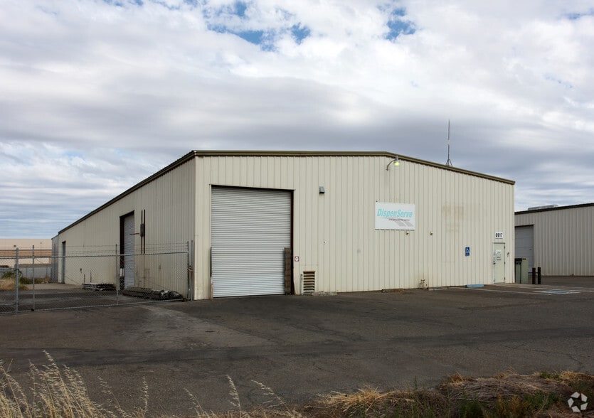 More Photos Of 6917 Mccomber St, Sacramento Warehouse For Sale