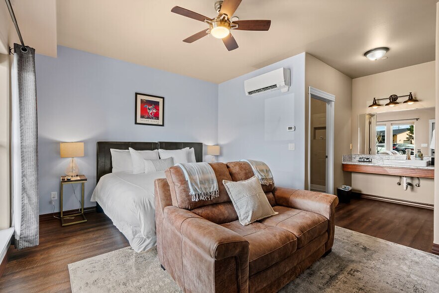 More Photos Of 701 Fountain Blvd, Zillah Hotel For Sale