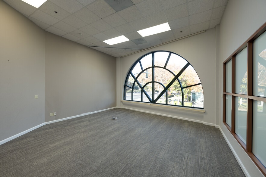 More Photos Of 1705 El Camino Real, Palo Alto Office For Sale