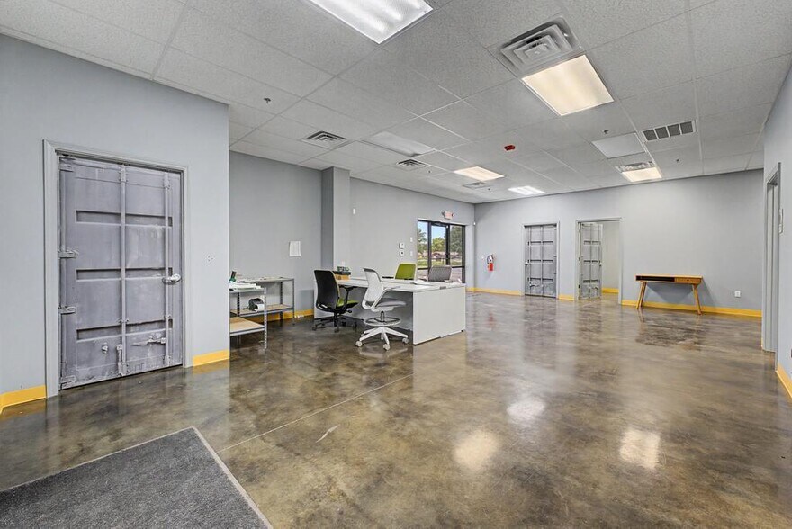 More Photos Of 1300 W Hudson Rd, Rogers Warehouse For Lease