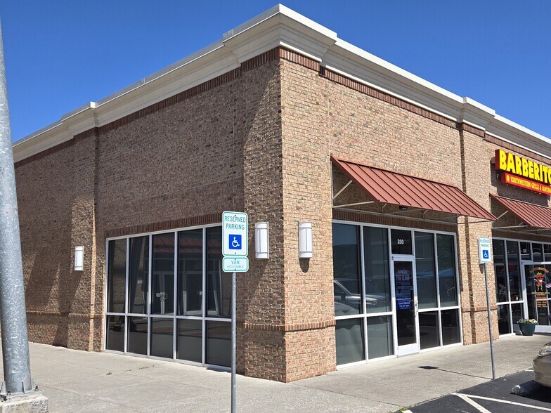 More Photos Of 300 Clinchfield St, Kingsport Storefront For Lease