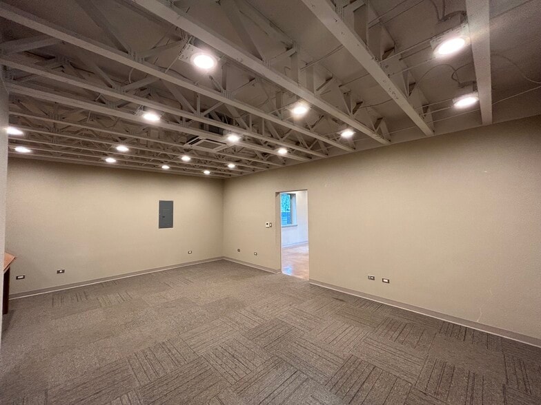 More Photos Of 9 Spanish Pass Rd, Boerne Showroom For Lease