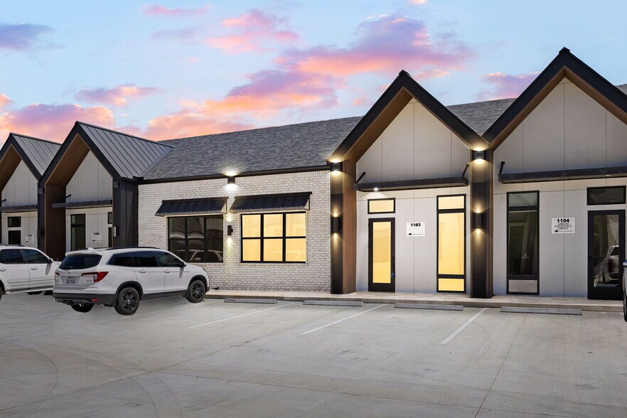 More Photos Of 1325 Main Street, Katy Medical For Sale