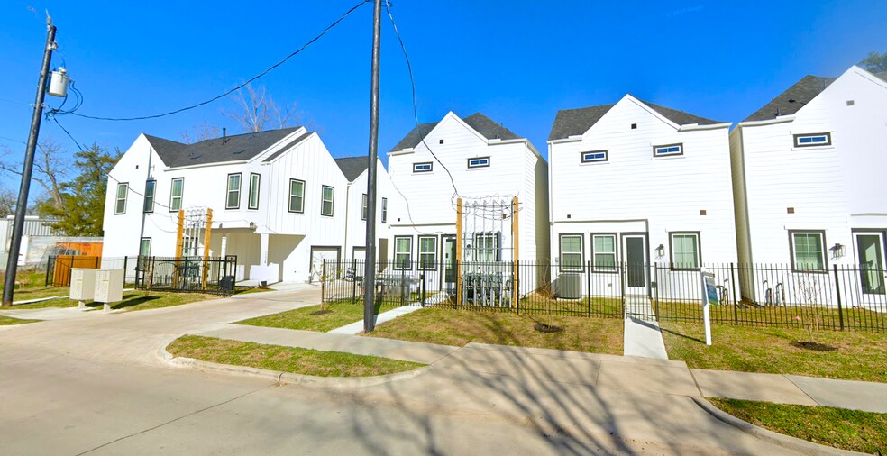 More Photos Of 9904 Clark Rd, Houston Land For Sale