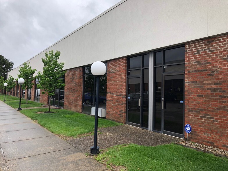 More Photos Of 3600 Chamberlain Ln, Louisville Light Manufacturing For Lease