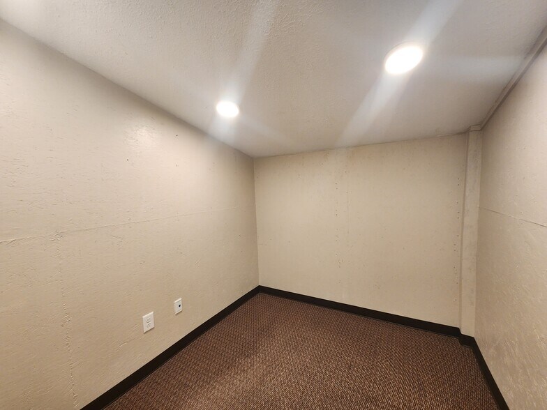 More Photos Of 707 Widewater Dr, Lafayette Warehouse For Lease