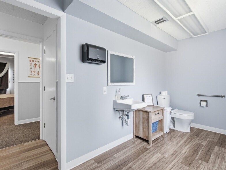 More Photos Of 35000-35008 Division Rd, Richmond Medical For Sale