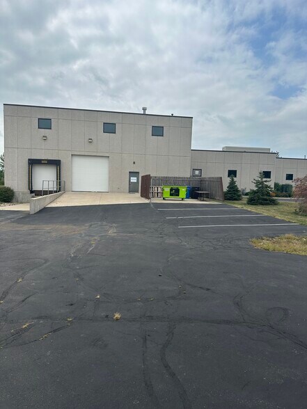 More Photos Of 1071 Uniek Dr, Waunakee Flex For Sale