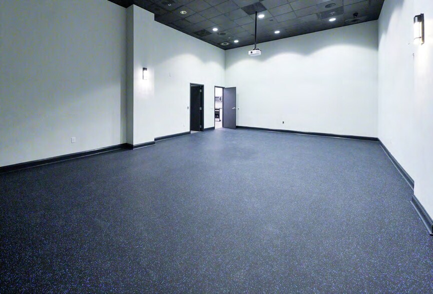 More Photos Of 3120 Latrobe Dr, Charlotte Showroom For Sale