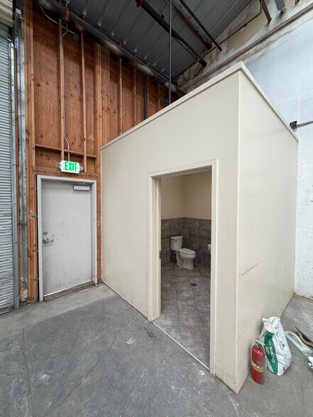 More Photos Of 901-909 Harkins Rd, Salinas Warehouse For Lease