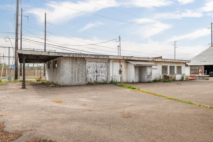 More Photos Of 523 7th Ave, Longview Warehouse For Sale