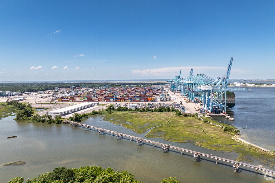 More Photos Of 1 Wild Duck Ln, Portsmouth Distribution For Lease