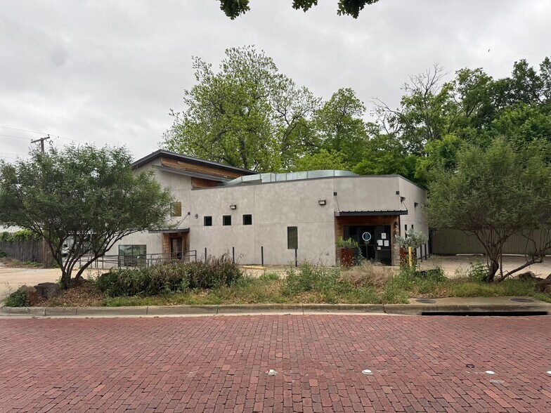 More Photos Of 4319 Camp Bowie Blvd, Fort Worth Medical For Sale