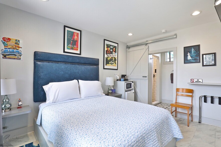 More Photos Of 2710 S Commercial Ave, Coleman Hotel For Sale