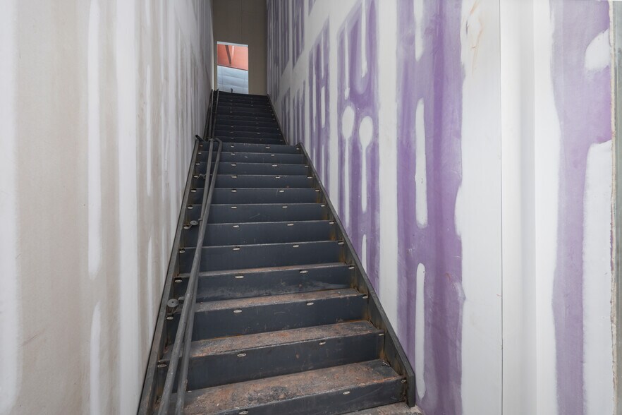 More Photos Of 700 Rod Sullivan Rd, Sanford Airplane Hangar For Lease