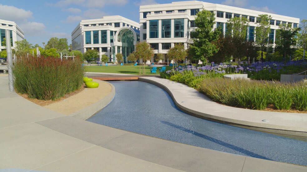 More Photos Of 2425 Olympic Blvd, Santa Monica Office For Lease