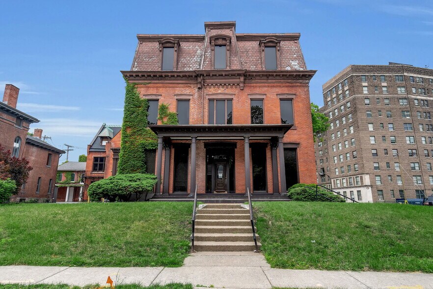 Primary Photo Of 556-564 Franklin St, Buffalo Medical For Sale