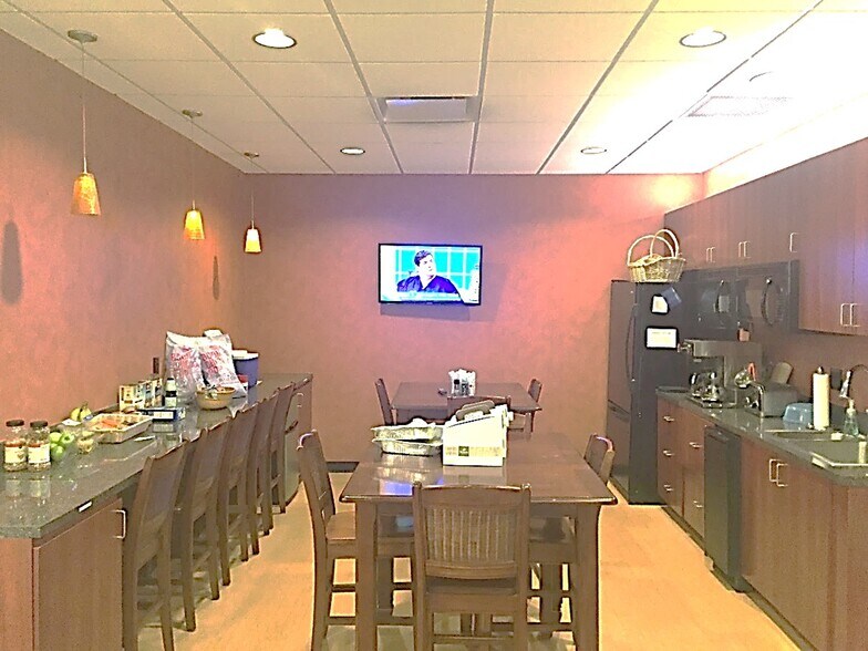 More Photos Of 2609 W De Leon St, Tampa Office For Lease