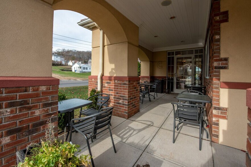 More Photos Of 376 River Rd, Shelton Restaurant For Sale