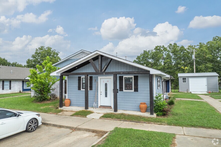 More Photos Of 303 Genesis Ct, Yazoo City Apartments For Sale