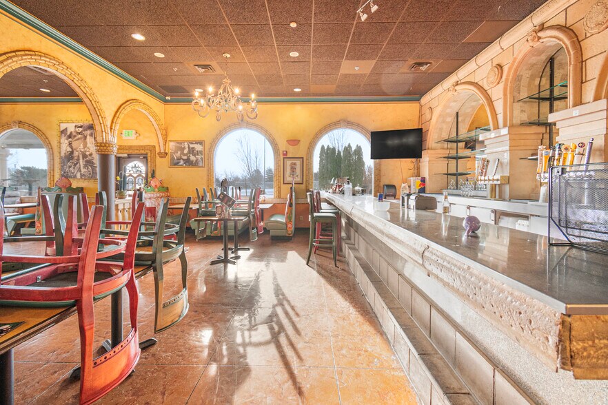 More Photos Of 2807 W 10th Ave, Kennewick General Retail For Sale