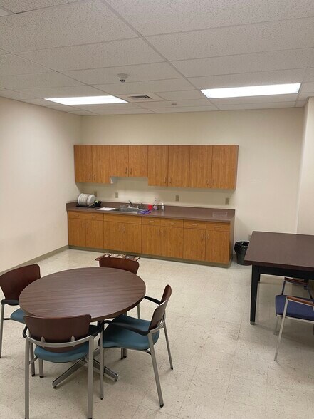More Photos Of 1 E Broad St, Bethlehem Medical For Lease