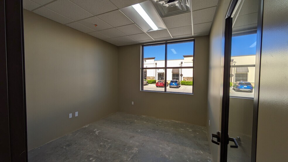 More Photos Of 275 SE Inner Loop, Georgetown Freestanding For Lease