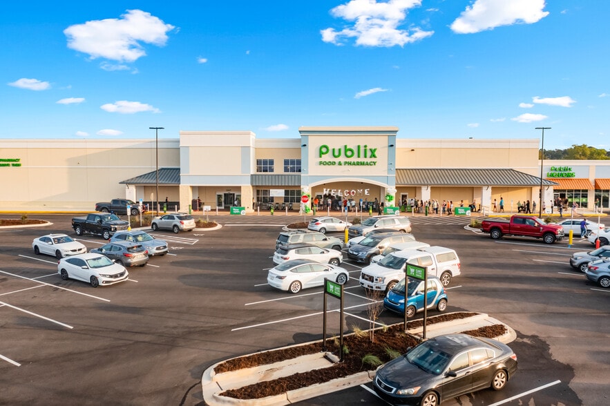 More Photos Of 10040 Navarre Pky, Navarre General Retail For Lease