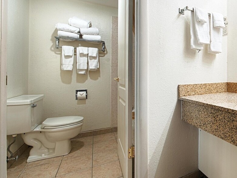 More Photos Of 1015 S Haynes Ave, Miles City Hotel For Sale